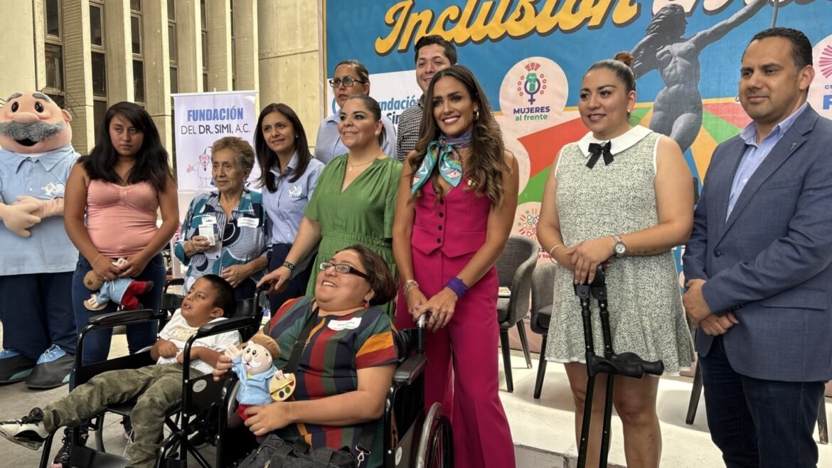 Gobierno de Cuauhtémoc y Fundación del Dr. Simi entregan 17 sillas de ruedas y 23 aparatos auditivos