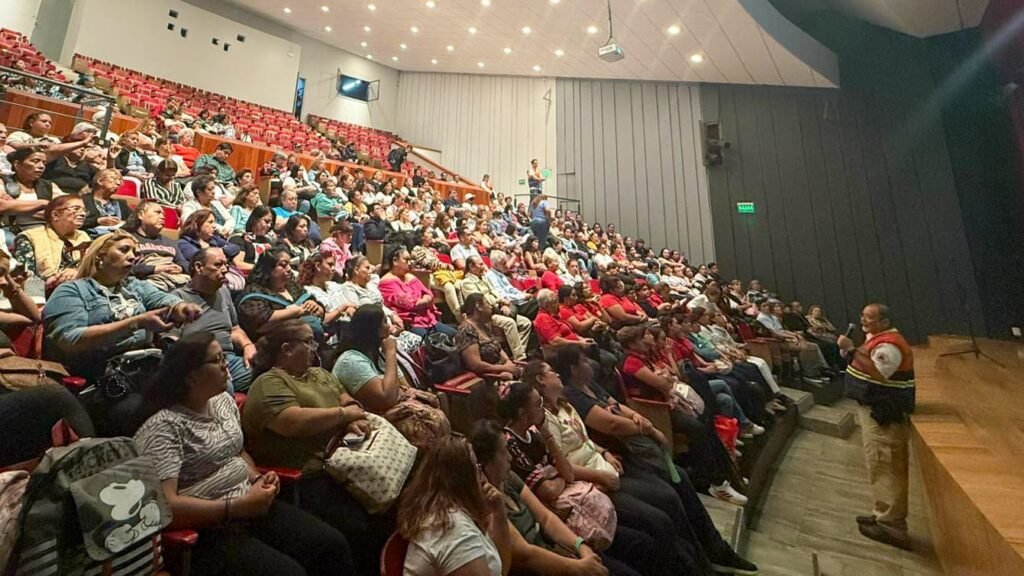 Alcaldía Cuauhtémoc capacita a más de 220 trabajadoras y trabajadores de Cendis y bibliotecas en protección civil