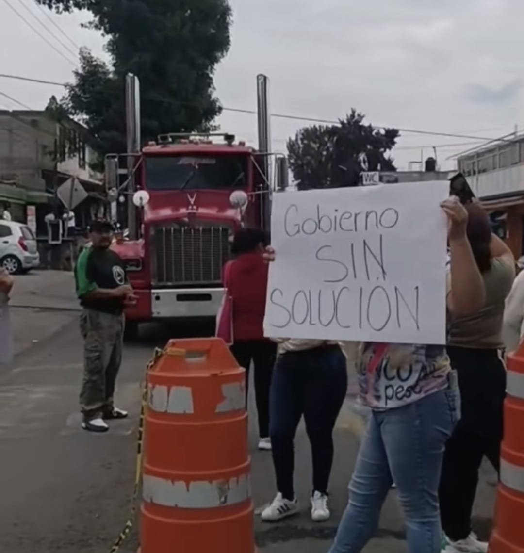 Familiares denuncian destrozos en tumba y agresiones en el panteón municipal de Cocotitlán