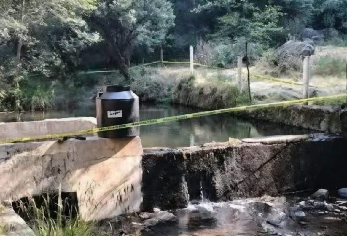 Vecinos de Chimalhuacán denuncian contaminación del agua potable