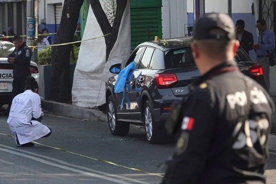 Investigan a policías por manipulación de indicios en agresión a asesores de Brugada