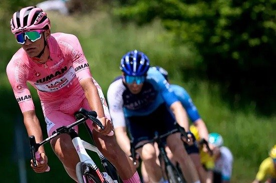 Isaac del Toro pierde el liderato del Giro de Italia
