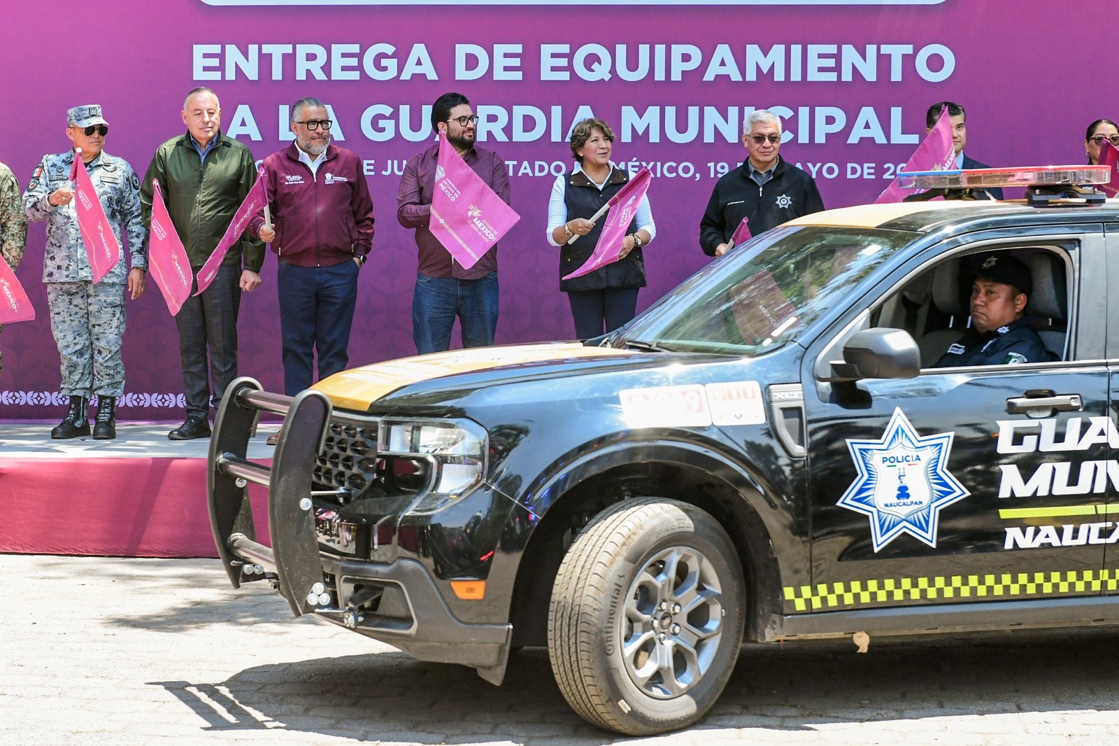 Entrega gobernadora 200 patrullas, motopatrullas y drones con alta tecnología en Naucalpan