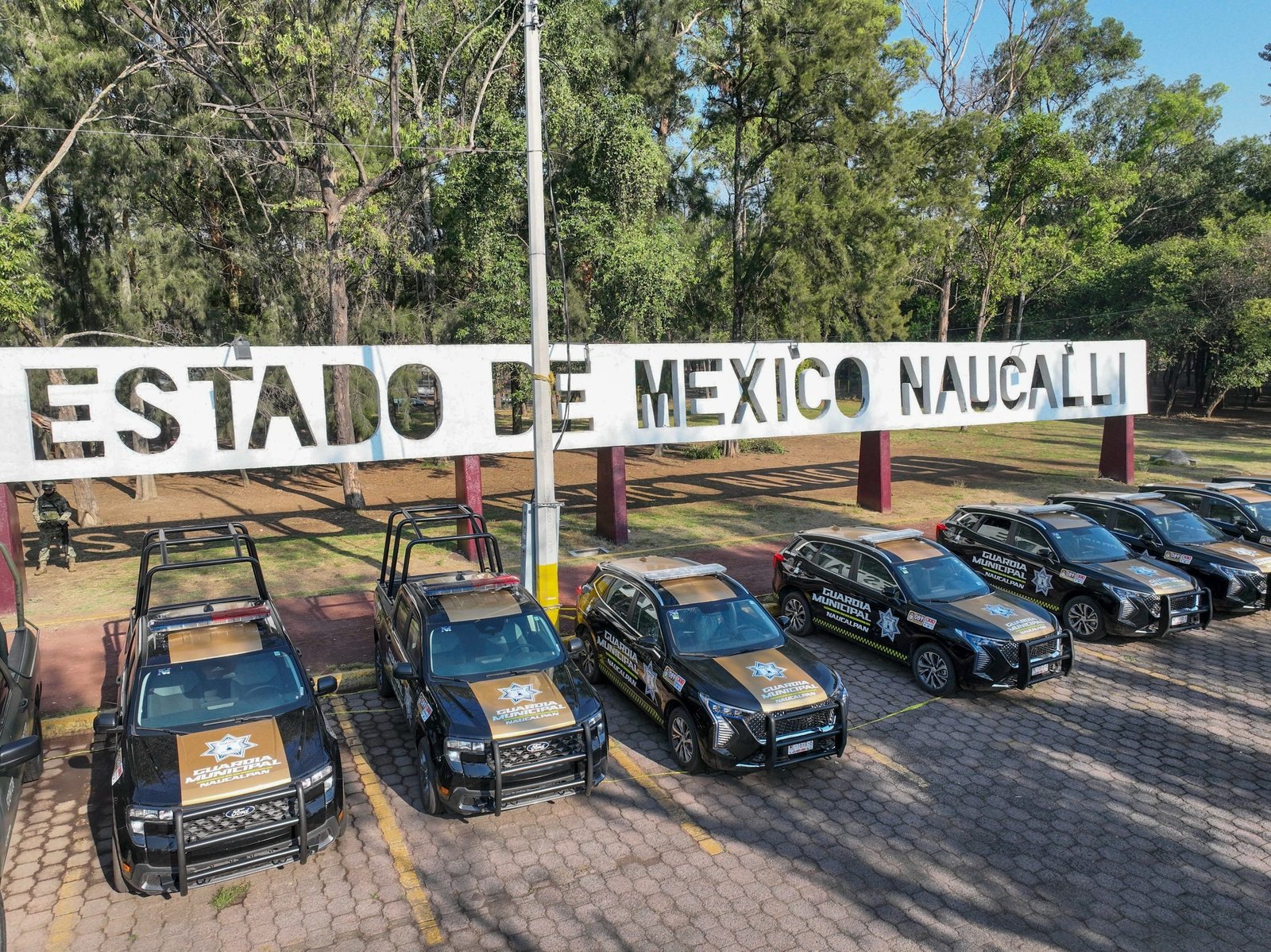 Entrega gobernadora 200 patrullas, motopatrullas y drones con alta tecnología en Naucalpan