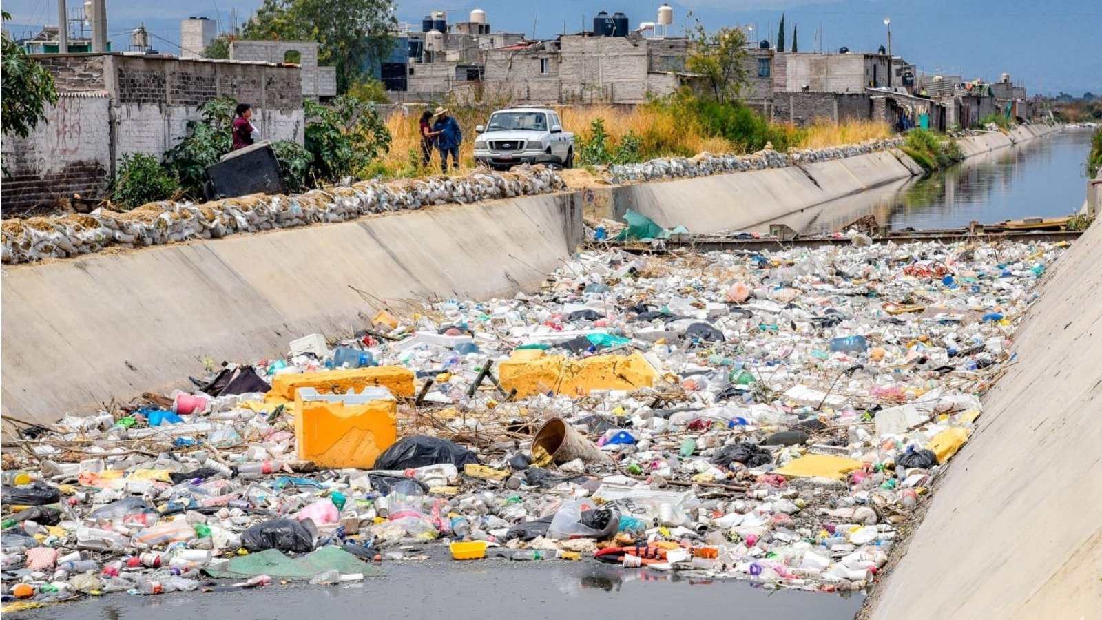Retira GEM 15 toneladas de basura del canal de Chimalhuacán