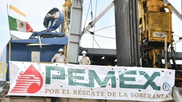 Pemex: deuda, huachicol y un reloj que ya suena