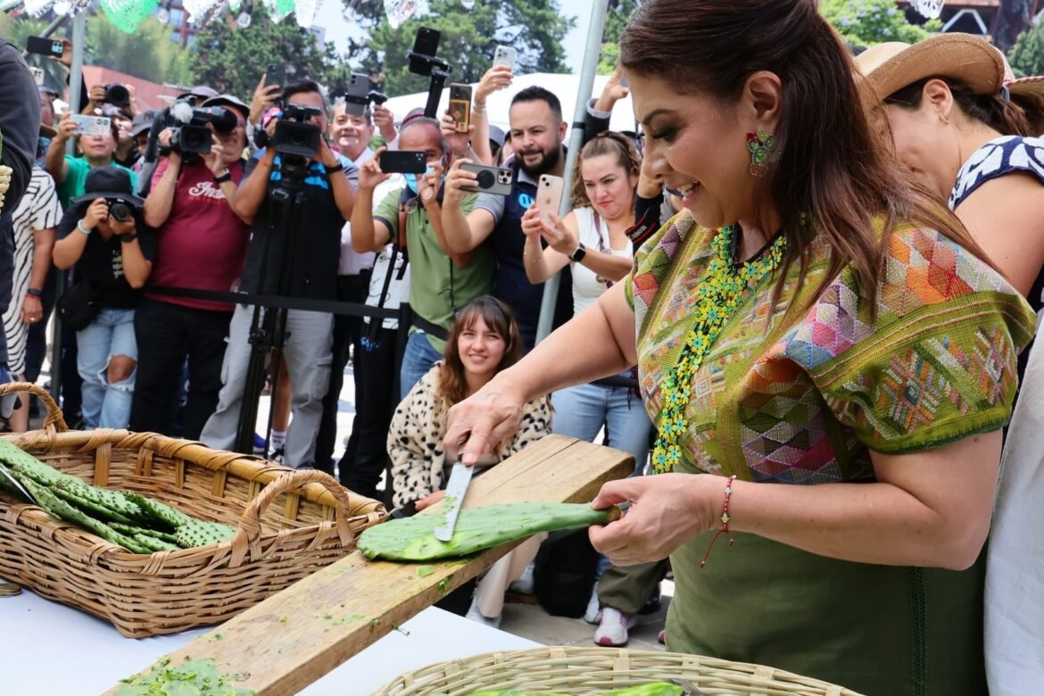 Inauguran Feria del Nopal en el Monumento a la Revolución