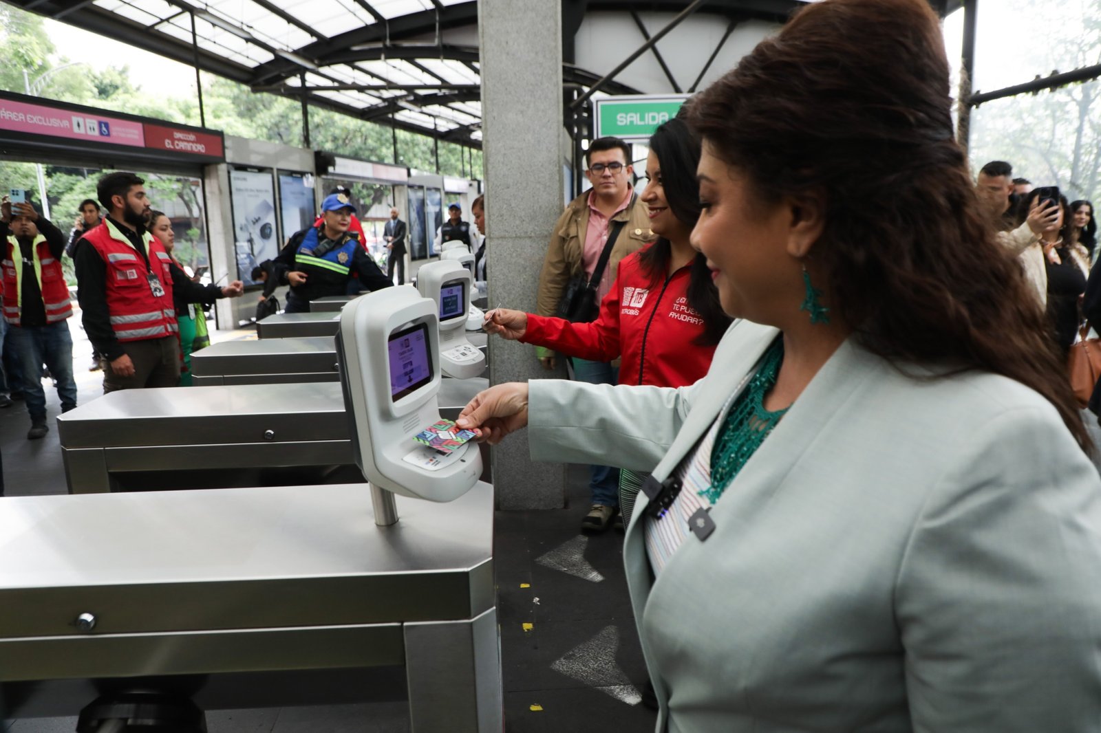 Ponen en servicio nuevas unidades eléctricas biarticuladas del Metrobús