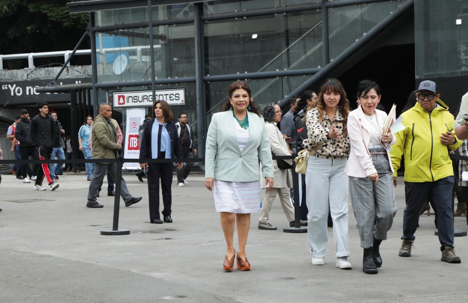 Ponen en servicio nuevas unidades eléctricas biarticuladas del Metrobús