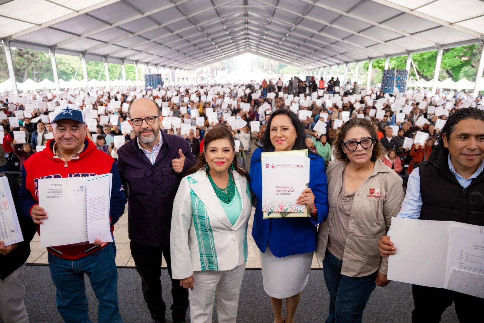 Entregan créditos de mejoramiento y escrituras que garantizan vivienda digna