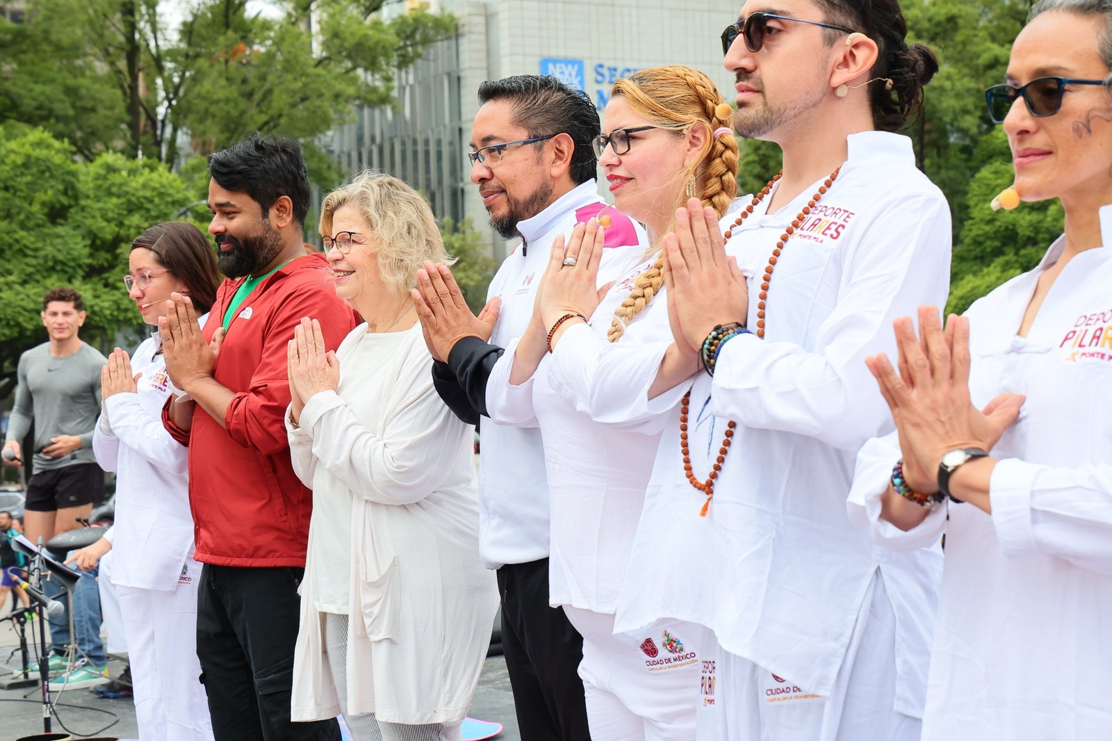 La ciudad que produce salud se fortalece con Clase Masiva Gratuita de Yoga por la Paz