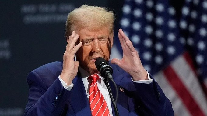 Donald Trump, entre conspiraciones, renuncias y presiones Internacionales: El nuevo acto de una presencia en tensión