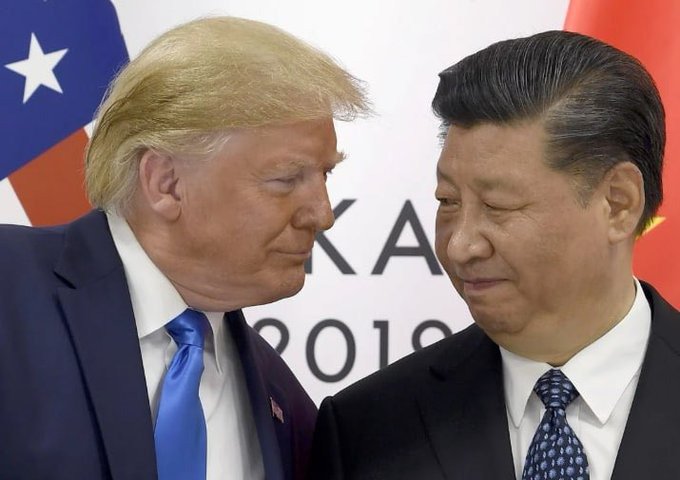 Donald Trump, entre conspiraciones, renuncias y presiones Internacionales: El nuevo acto de una presencia en tensión