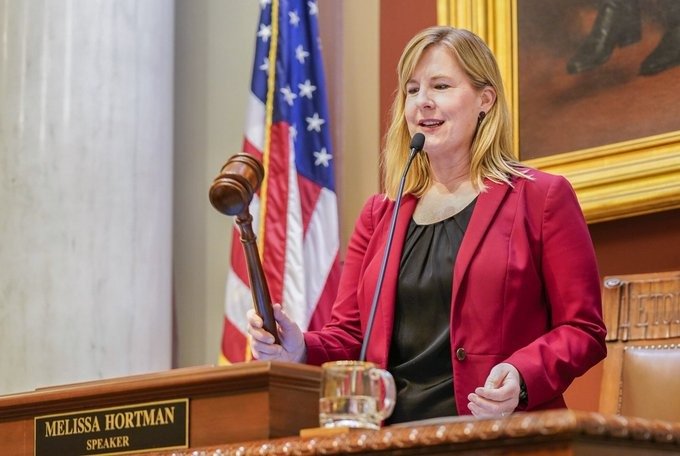 Muere legisladora demócrata por ataque armado en Minnesota