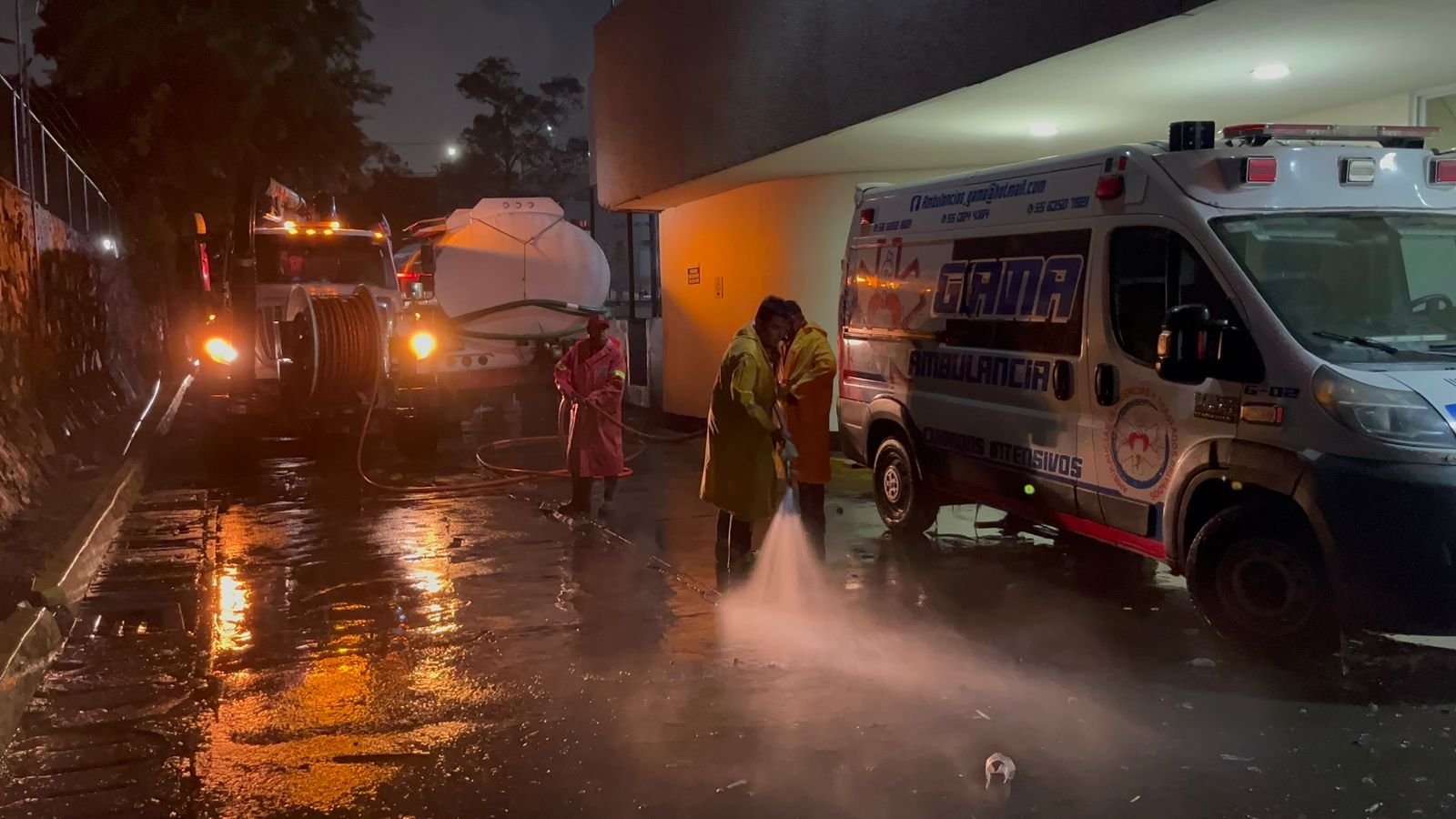 Autoridades municipales continúan con limpieza en IMSS y DIF tras fuertes lluvias
