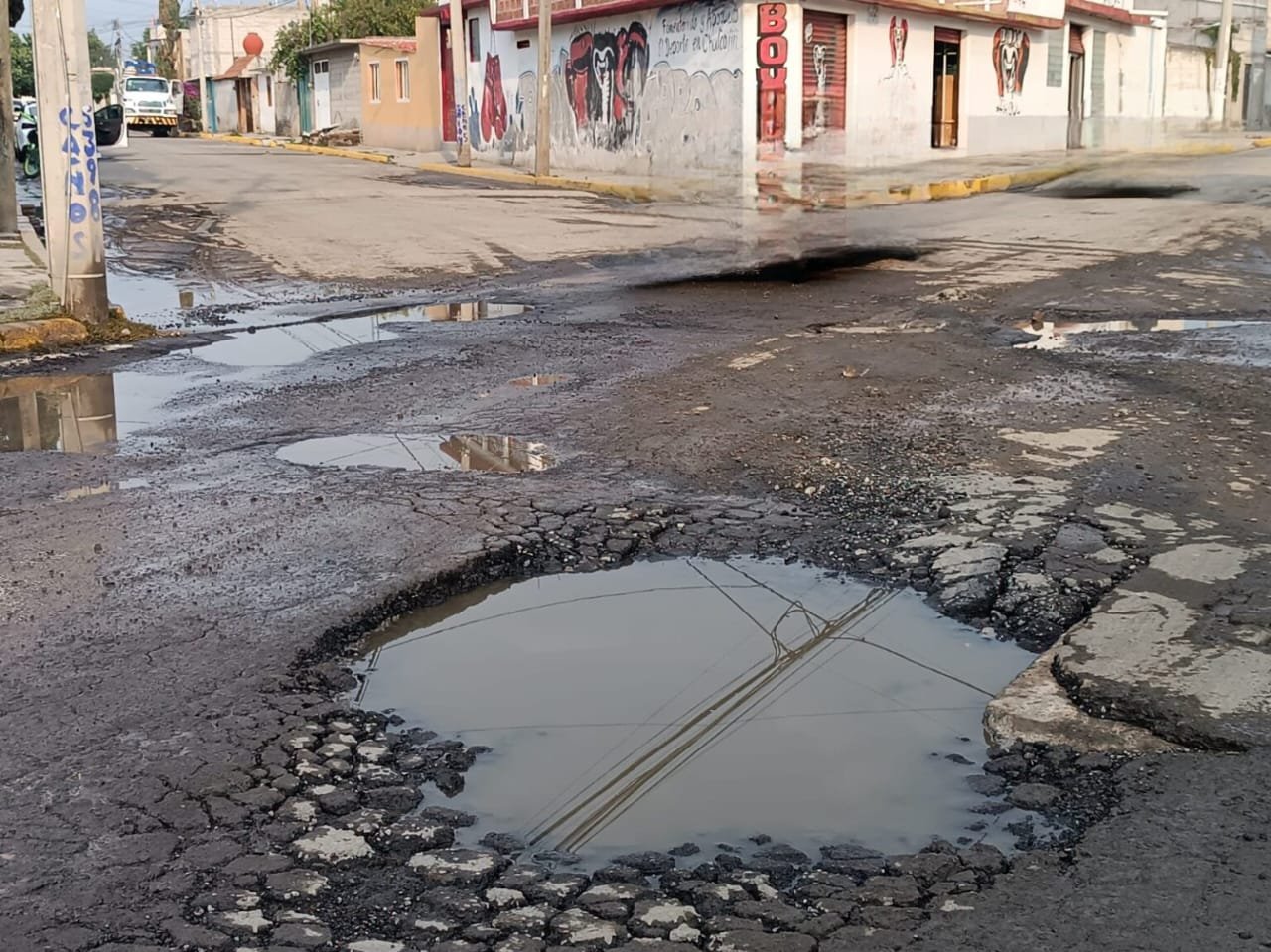 Colapsan calles por lluvias en Chalco; cambian de nuevo la ruta del trolebús