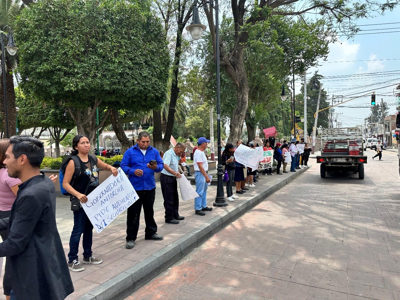 Vecinos de Chimalhuacán exigen audiencia con Delfina Gómez por falta de obras y servicios