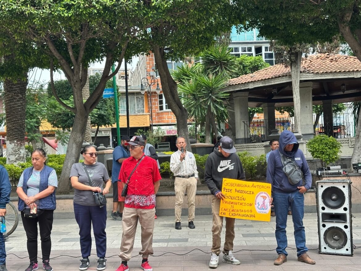 Vecinos de Chimalhuacán exigen audiencia con Delfina Gómez por falta de obras y servicios