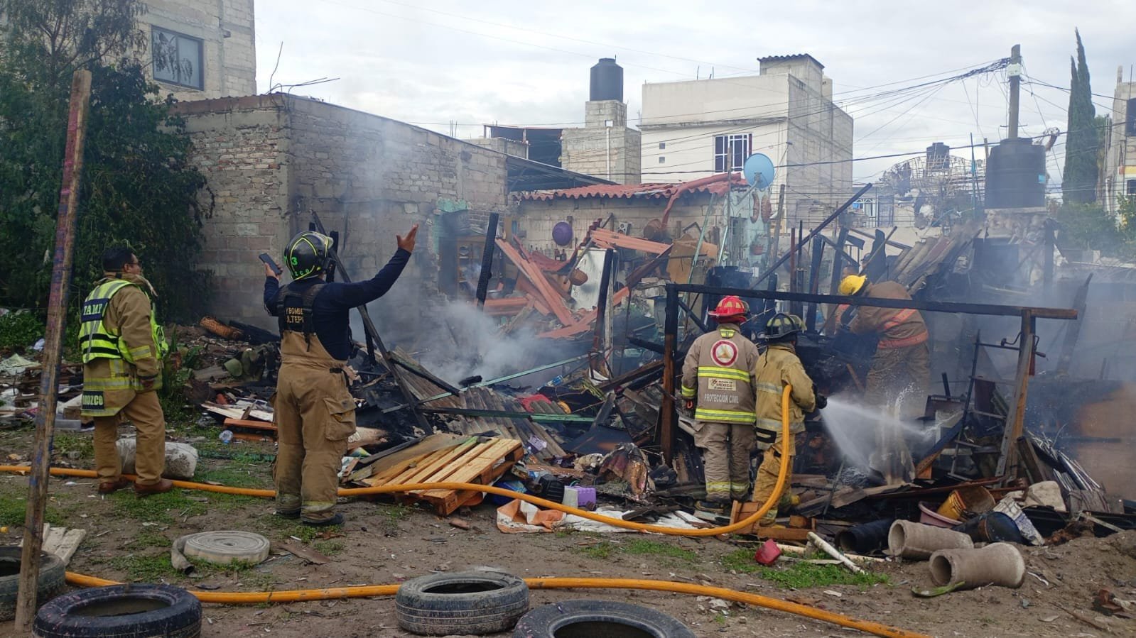 Explosión en taller clandestino deja un muerto en Tultepec