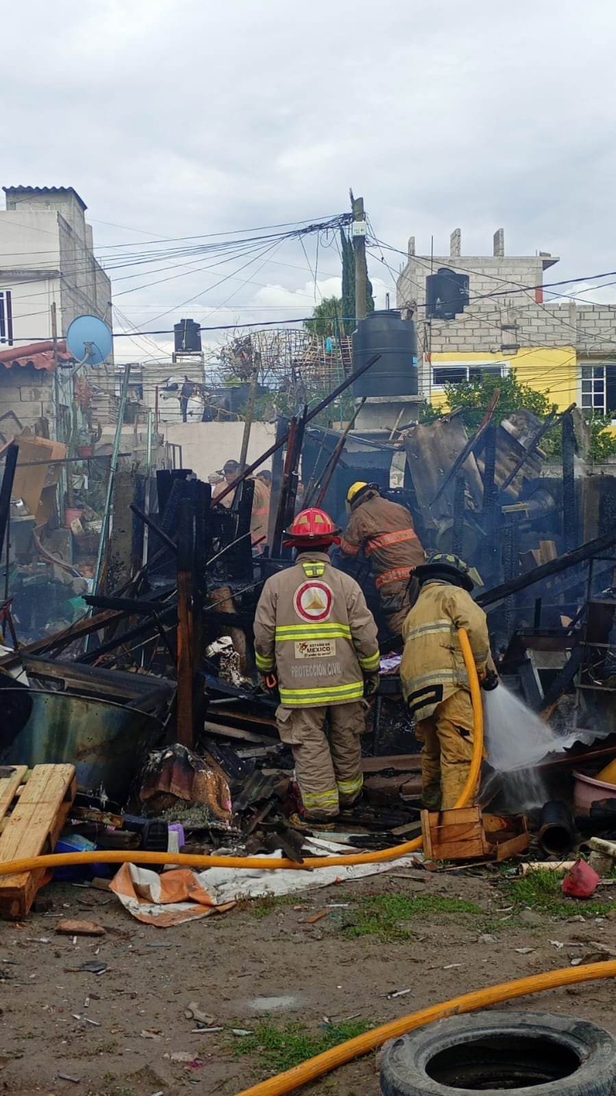 Explosión en taller clandestino deja un muerto en Tultepec