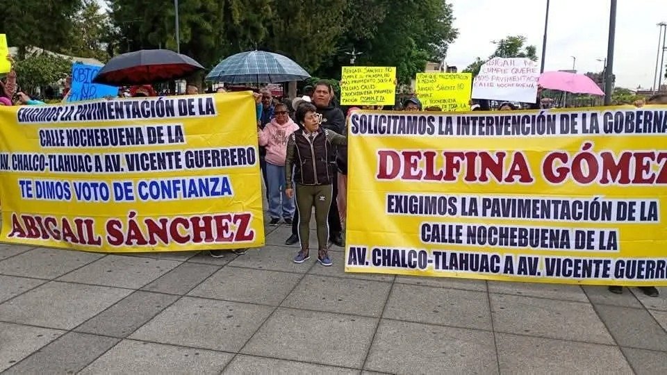 Vecinos exigen a Abigail Sánchez pavimentación y soluciones a inundaciones en Chalco
