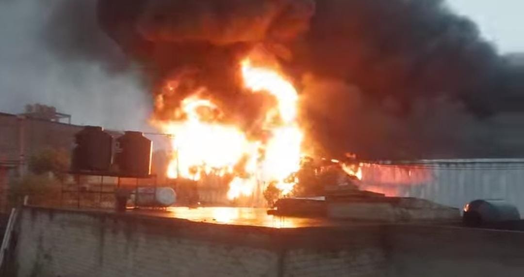 Incendio en recicladora de San José El Jaral moviliza a cuerpos de emergencia
