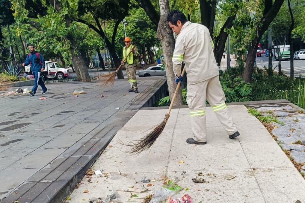 Alcaldía Cuauhtémoc realiza limpieza integral en el Monumento a la Madre