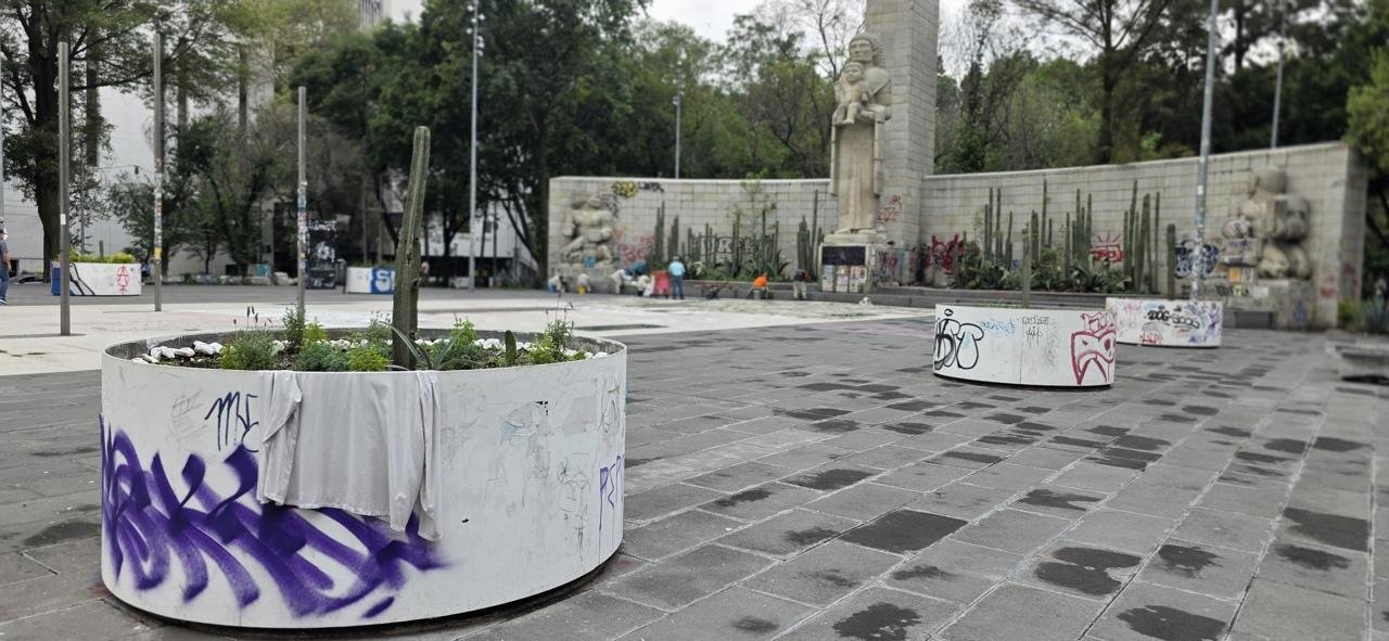 Alcaldía Cuauhtémoc realiza limpieza integral en el Monumento a la Madre