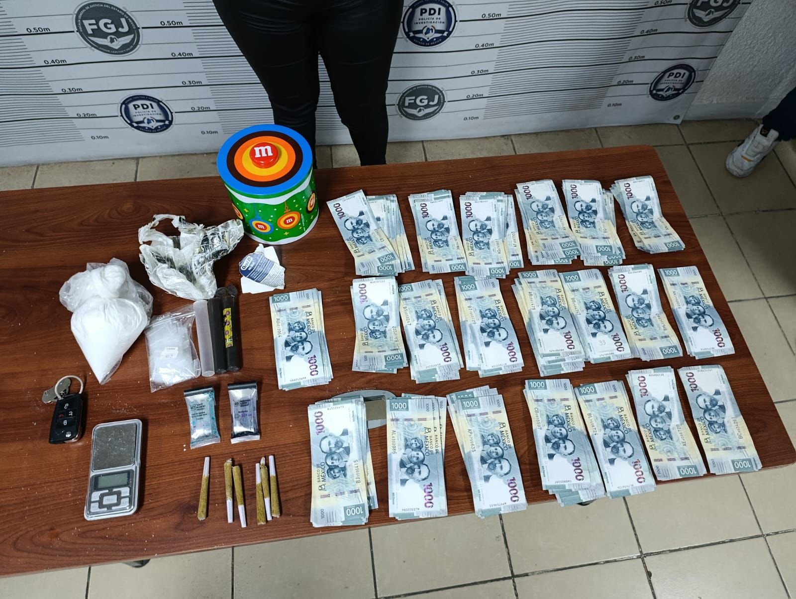 Cae célula narcomenudista en Bosques de Aragón; tres detenidos