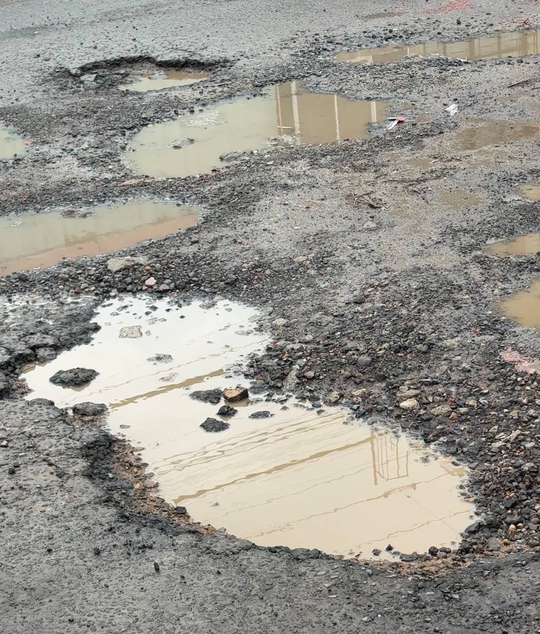 Exigen habitantes de Los Héroes Ixtapaluca reparación real de calles dañadas