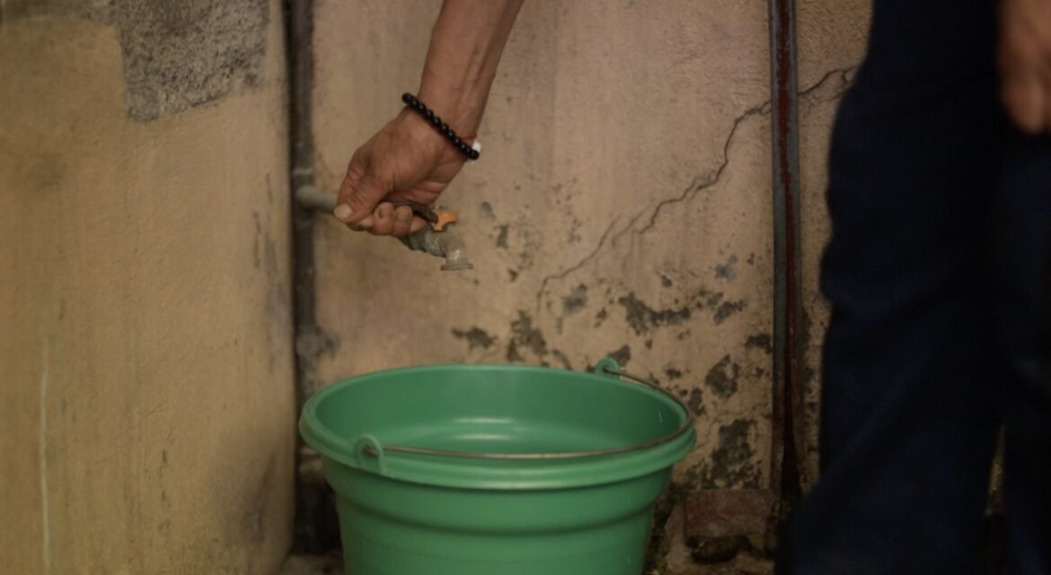 Vecinos de San Isidro en Valle de Chalco cumplen nueve meses sin agua potable