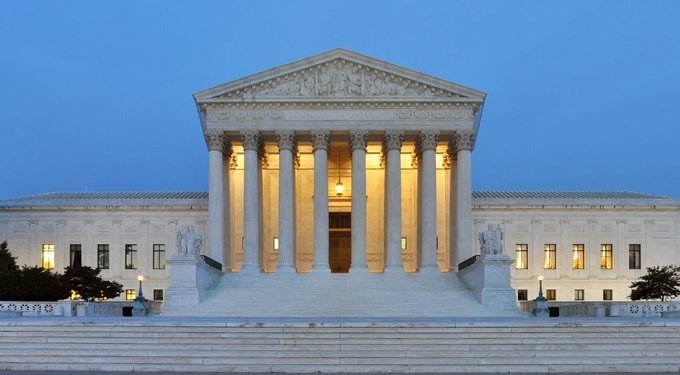 Corte Suprema de EU aprueba decreto para abolir la ciudadanía por nacimiento