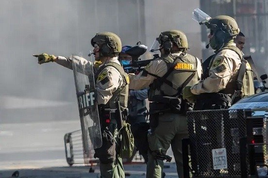 Juez obliga a Trump devolver tropas a California