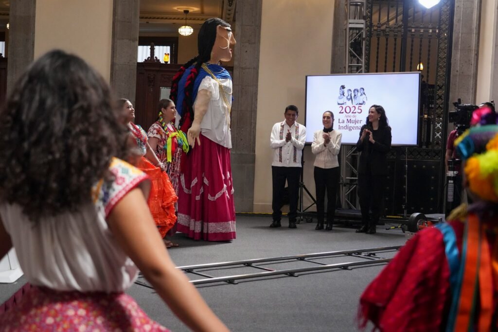 Llega a Palacio Nacional la alegría de la Guelaguetza 2025