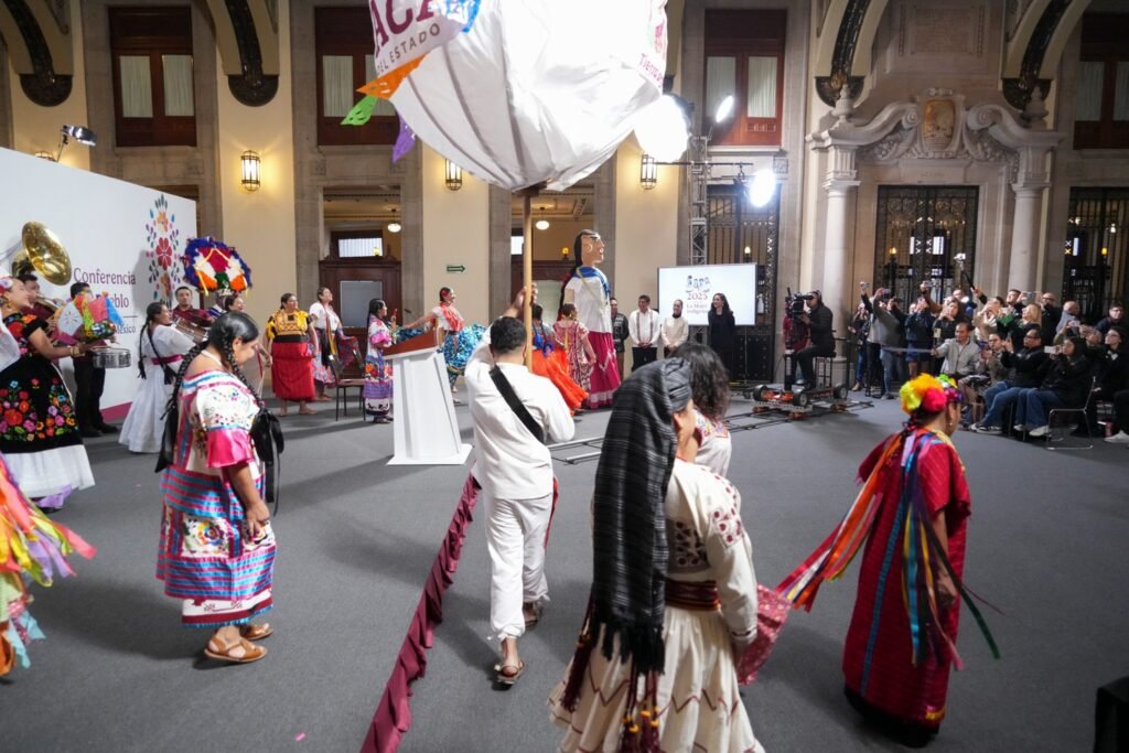 Llega a Palacio Nacional la alegría de la Guelaguetza 2025
