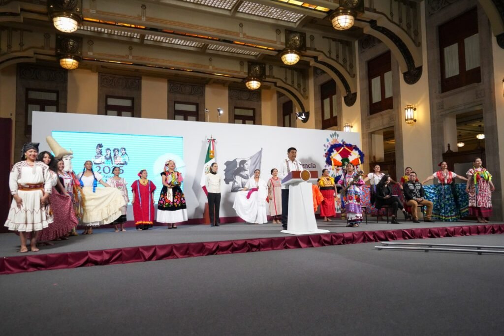 Llega a Palacio Nacional la alegría de la Guelaguetza 2025