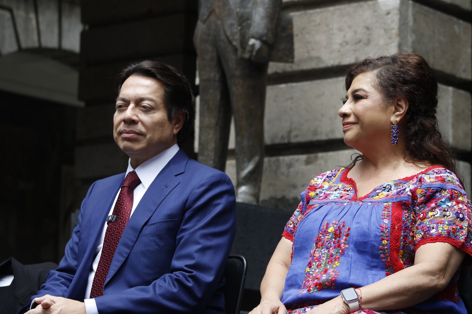 Entregan tarjetas del Bienestar por 189 mdp para rehabilitar 135 bachilleratos en la CDMX