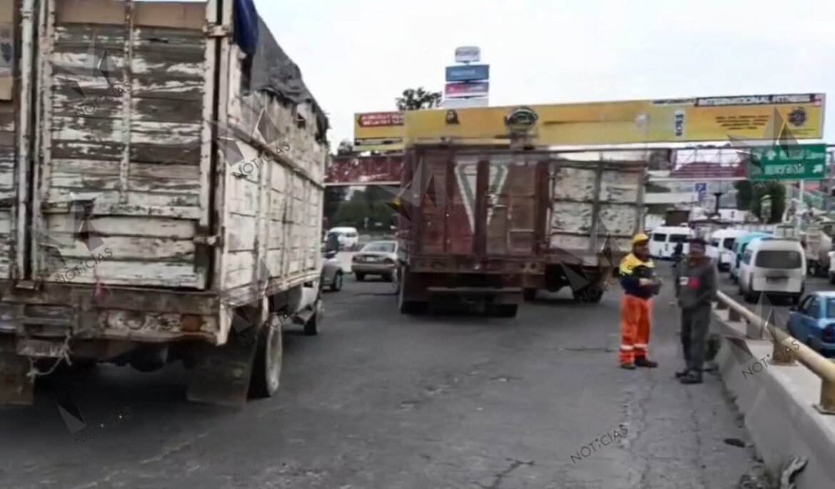 Bloquean carretera México-Puebla en Ixtapaluca por crisis en el servicio de recolección de basura