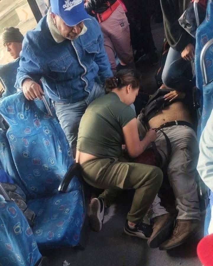 Hombre resulta herido de bala durante asalto en transporte público en Los Reyes La Paz