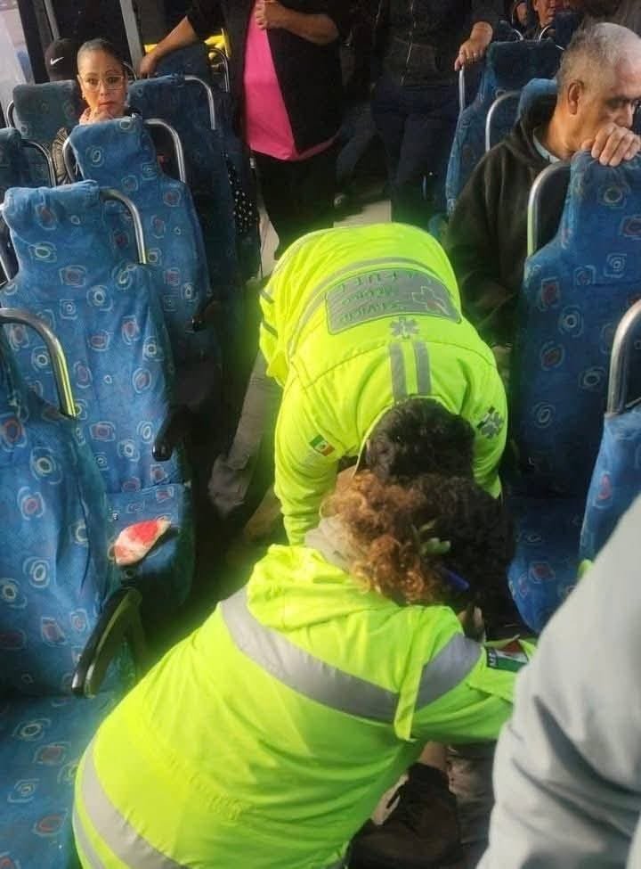 Hombre resulta herido de bala durante asalto en transporte público en Los Reyes La Paz