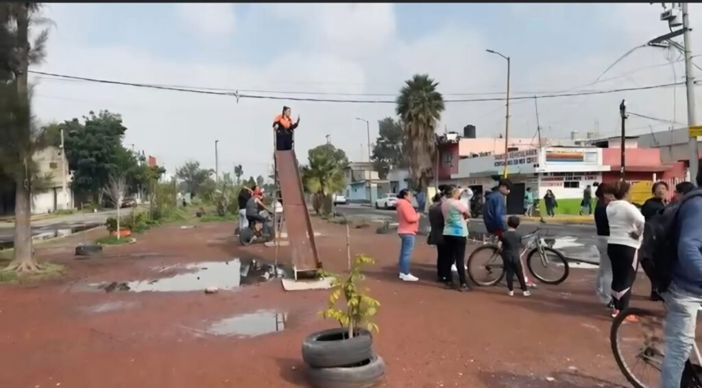 Arriban autoridades a bodega infestada de ratas en Ecatepec; limpieza podría tardar hasta dos meses