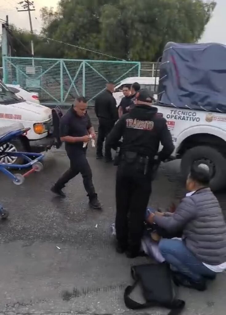 Muere mujer atropellada por pipa que invadió carril del Mexibús en la México-Pachuca