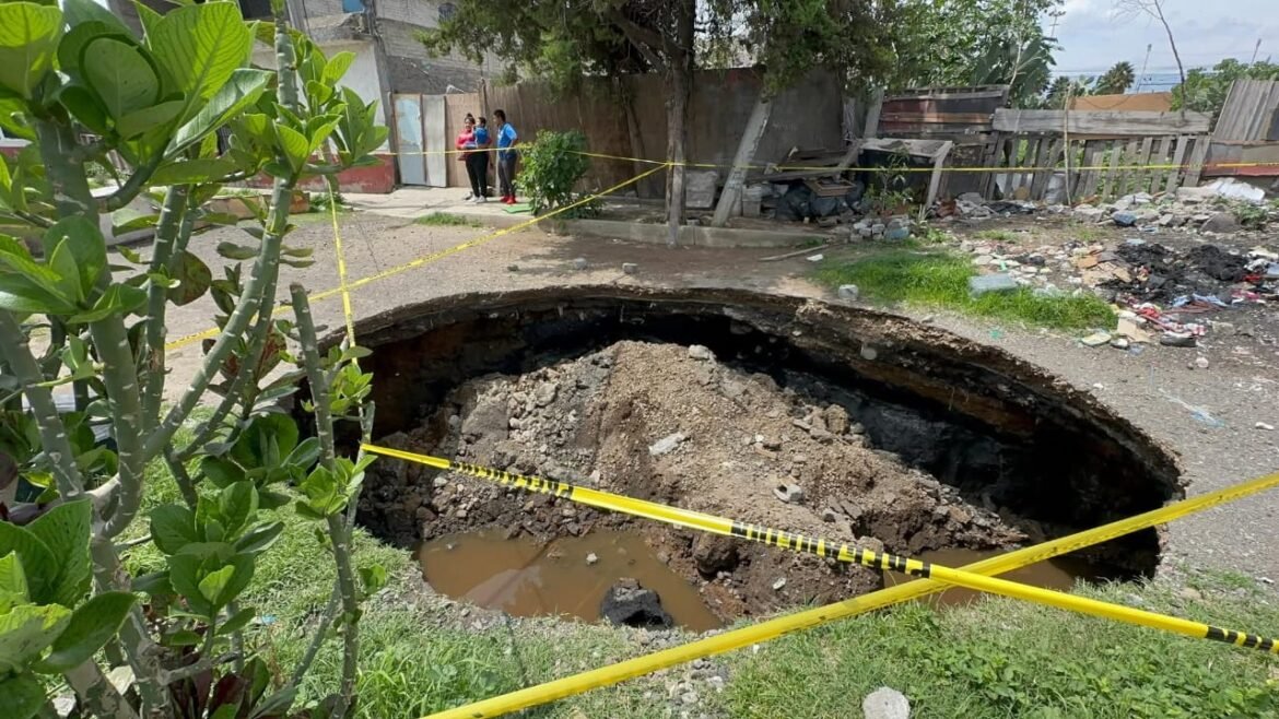Valle de Chalco, tierra que se hunde: enormes socavones amenazan a familias