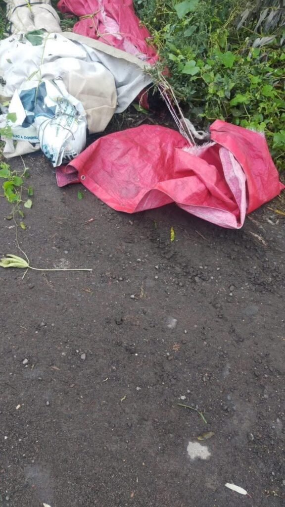 Macabro hallazgo de dos cuerpos encostalados en Chalco
