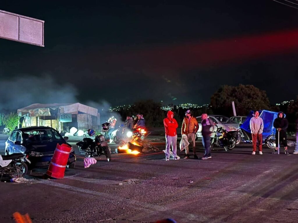 Cierran la Chalco-Tláhuac por presunta extorsión policial