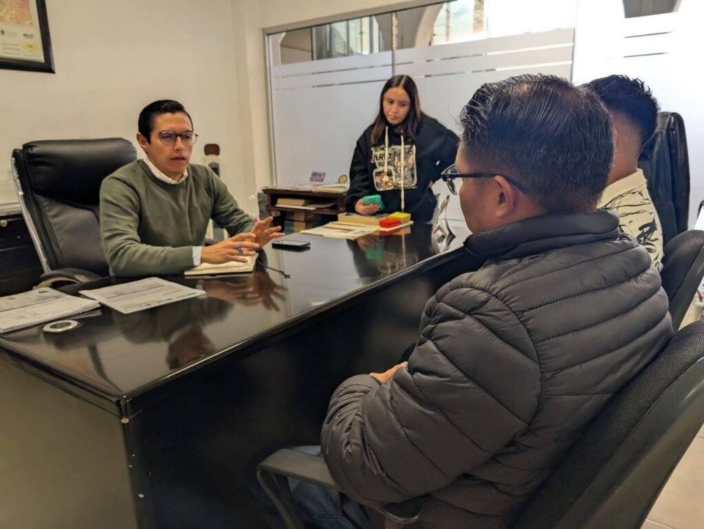 Con puertas cerradas reciben a ciudadanos de Chalco