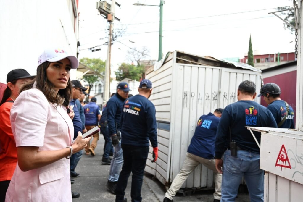 Alcaldesa Ale Rojo de la Vega encabeza operativo de ordenamiento en colonias Obrera y  Algarín