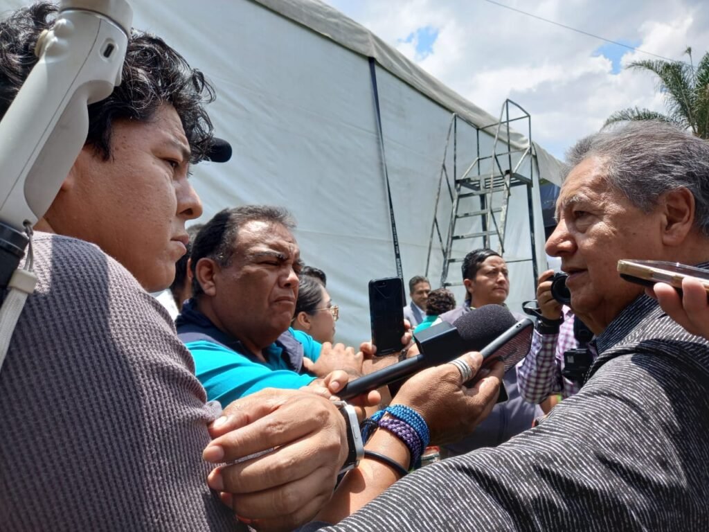 Higinio Martínez reaparece en La Paz y anuncia que regresará al Senado