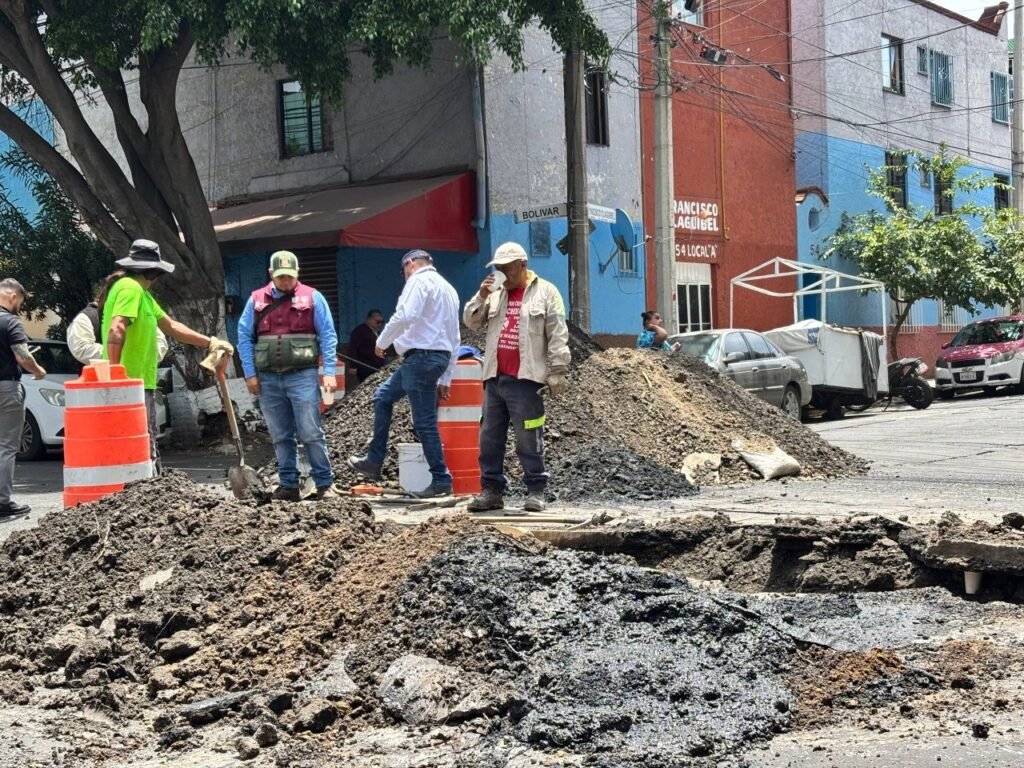 Alcaldía Cuauhtémoc reconstruye 30 metros de drenaje en la Obrera, en coordinación con SEGIAGUA