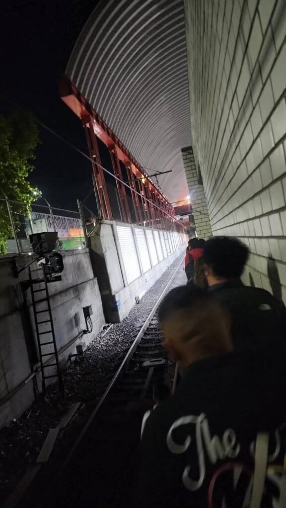 Cae catenaria en la Línea A y colapsa el servicio entre Santa Martha y La Paz